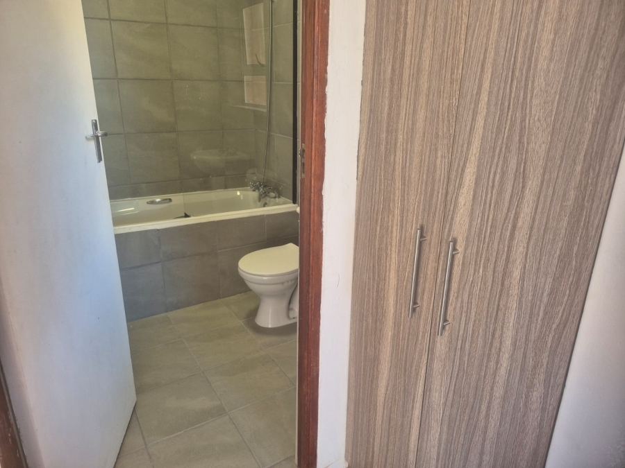 To Let 1 Bedroom Property for Rent in Table View Western Cape